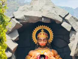 Swarg Ashram Rishikesh – morning yoga session at a spiritual retreat by the Ganges